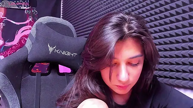 Snapshot of Elfy_Rare_ chatting on 11/19/25, 08:20 Elfy Rare online show from 11/19/25, 08:20