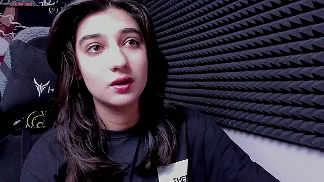 Snapshot of Elfy_Rare_ chatting on 11/21/25, 08:29 Elfy Rare online show from 11/21/25, 08:29