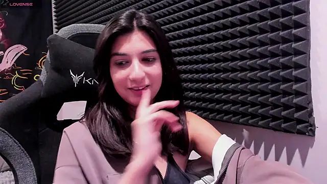 Snapshot of Elfy_Rare_ chatting on 11/24/25, 09:14 Elfy Rare online show from 11/24/25, 09:14