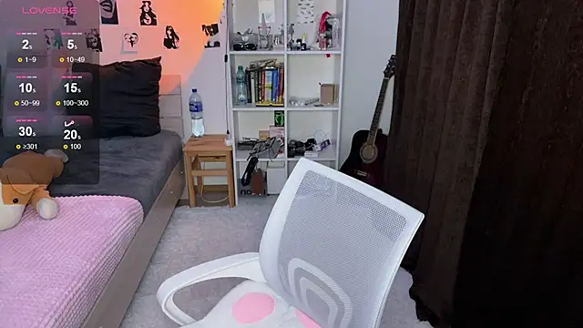 Snapshot of olivertasty chatting on 10/06/25, 01:19 olivertasty online show from 10/06/25, 01:19