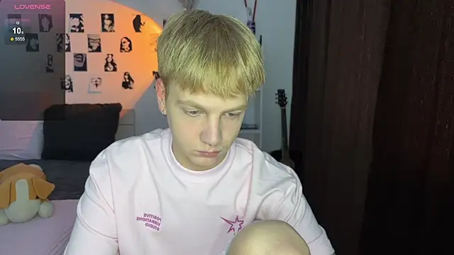 Snapshot of olivertasty chatting on 10/12/25, 10:47 olivertasty online show from 10/12/25, 10:47