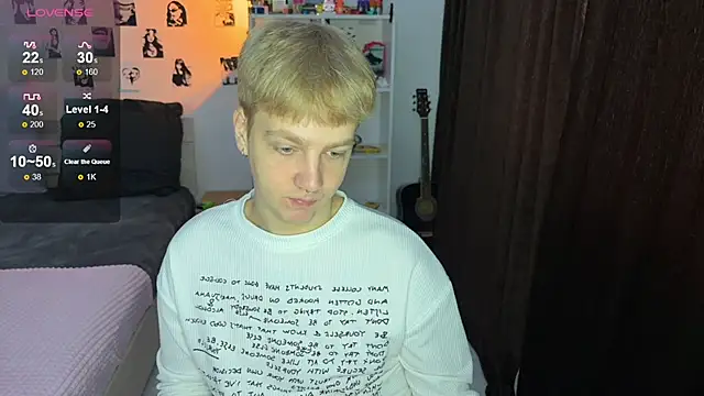 Snapshot of olivertasty chatting on 10/13/25, 01:00 olivertasty online show from 10/13/25, 01:00