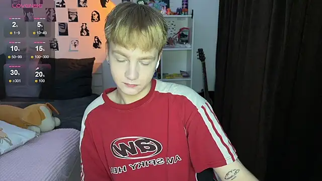 Snapshot of olivertasty chatting on 10/14/25, 04:41 olivertasty online show from 10/14/25, 04:41