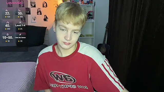 Snapshot of olivertasty chatting on 10/15/25, 03:56 olivertasty online show from 10/15/25, 03:56