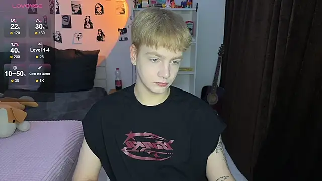 Snapshot of olivertasty chatting on 10/16/25, 01:56 olivertasty online show from 10/16/25, 01:56