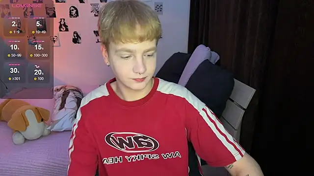 Snapshot of olivertasty chatting on 10/18/25, 02:40 olivertasty online show from 10/18/25, 02:40