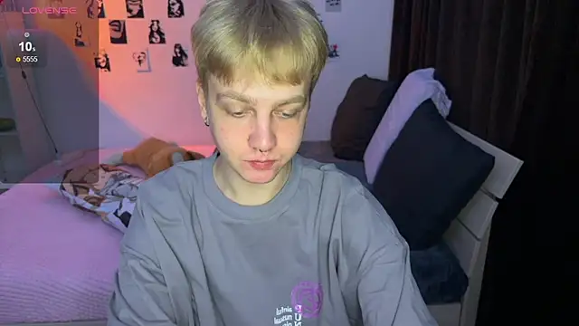 Snapshot of olivertasty chatting on 10/19/25, 09:15 olivertasty online show from 10/19/25, 09:15