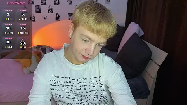 Snapshot of olivertasty chatting on 10/20/25, 01:00 olivertasty online show from 10/20/25, 01:00