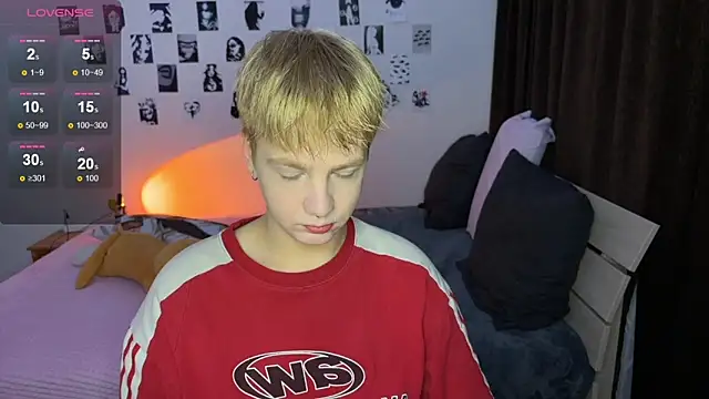 Snapshot of olivertasty chatting on 10/21/25, 02:29 olivertasty online show from 10/21/25, 02:29