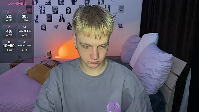 Snapshot of olivertasty chatting on 10/22/25, 04:40 olivertasty online show from 10/22/25, 04:40