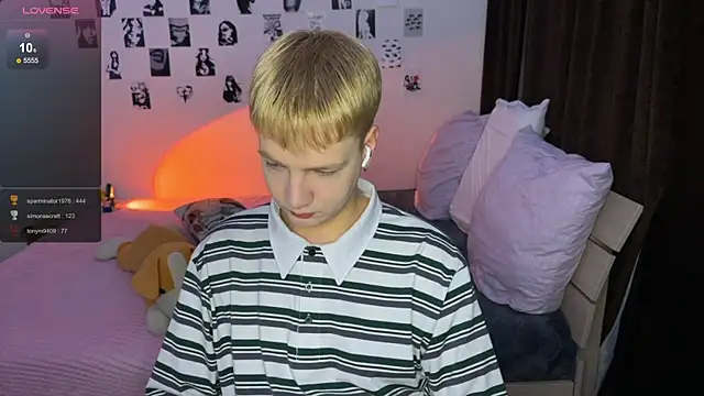 Snapshot of olivertasty chatting on 10/23/25, 01:32 olivertasty online show from 10/23/25, 01:32