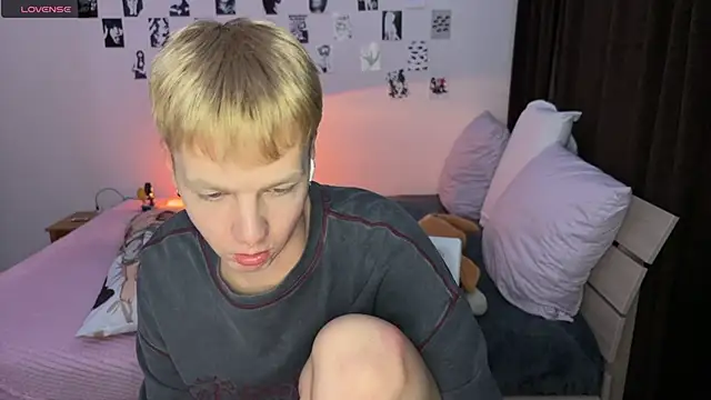 Snapshot of olivertasty chatting on 10/25/25, 01:46 olivertasty online show from 10/25/25, 01:46