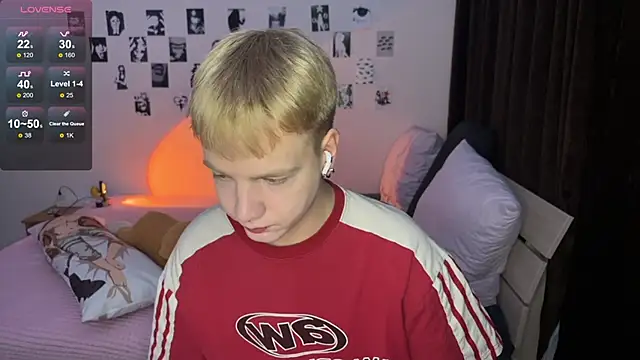 Snapshot of olivertasty chatting on 10/26/25, 04:07 olivertasty online show from 10/26/25, 04:07