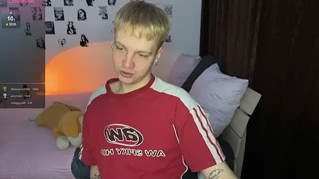 Snapshot of olivertasty chatting on 10/28/25, 10:41 olivertasty online show from 10/28/25, 10:41