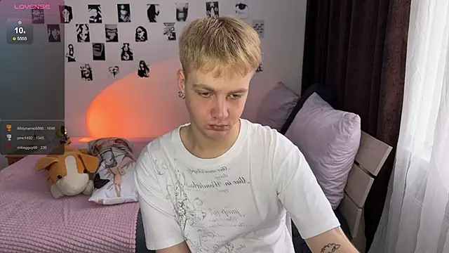 Snapshot of olivertasty chatting on 10/29/25, 06:37 olivertasty online show from 10/29/25, 06:37