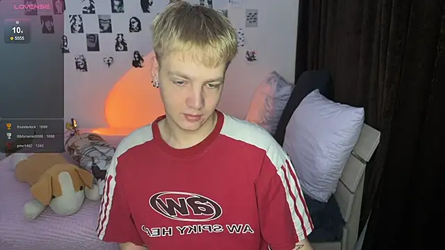 Snapshot of olivertasty chatting on 10/30/25, 01:45 olivertasty online show from 10/30/25, 01:45