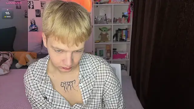 Snapshot of olivertasty chatting on 11/10/25, 12:37 olivertasty online show from 11/10/25, 12:37