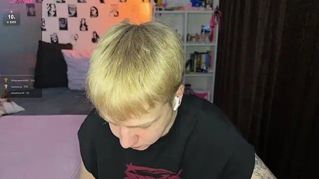 Snapshot of olivertasty chatting on 11/13/25, 01:54 olivertasty online show from 11/13/25, 01:54