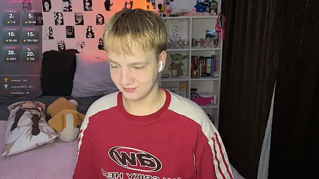 Snapshot of olivertasty chatting on 11/16/25, 02:55 olivertasty online show from 11/16/25, 02:55