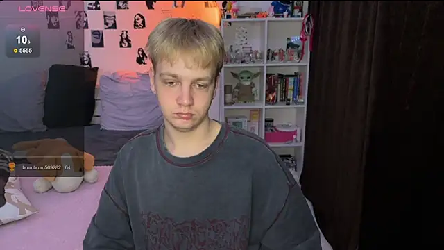 Snapshot of olivertasty chatting on 11/19/25, 12:43 olivertasty online show from 11/19/25, 12:43