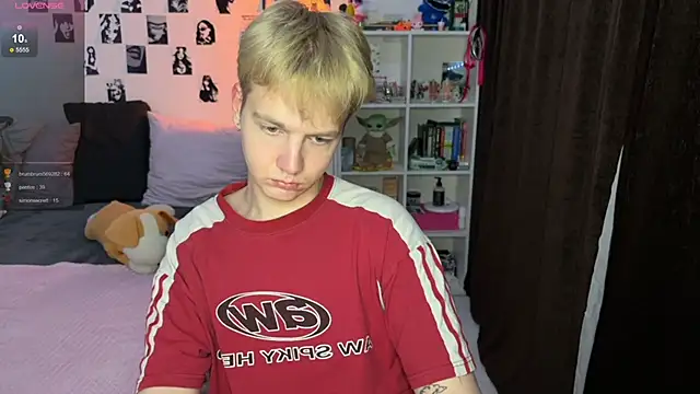 Snapshot of olivertasty chatting on 11/20/25, 01:28 olivertasty online show from 11/20/25, 01:28