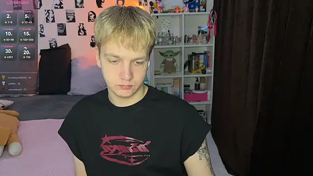 Snapshot of olivertasty chatting on 11/20/25, 01:44 olivertasty online show from 11/20/25, 01:44