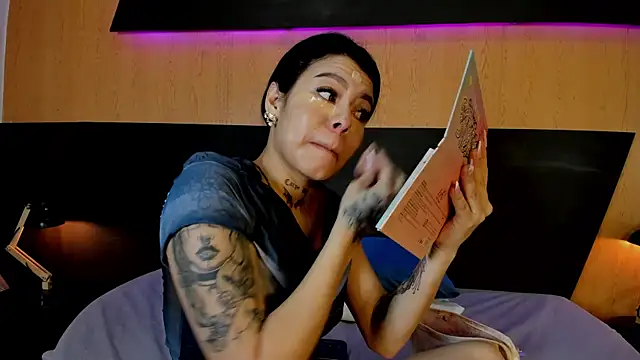 Snapshot of Dakota_Monroe chatting on 10/17/25, 11:24 Dakota Monroe online show from 10/17/25, 11:24