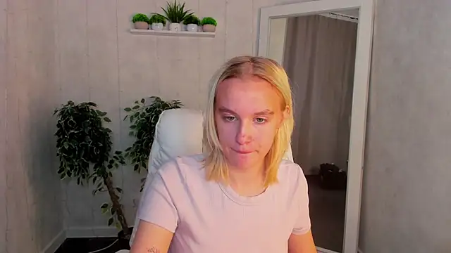 Snapshot of Carolin_Miller chatting on 09/29/25, 08:41 Carolin Miller online show from 09/29/25, 08:41