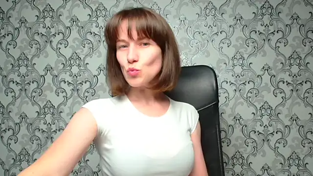 Snapshot of Kelly_Kisss chatting on 09/13/25, 11:10 Kelly Kisss online show from 09/13/25, 11:10
