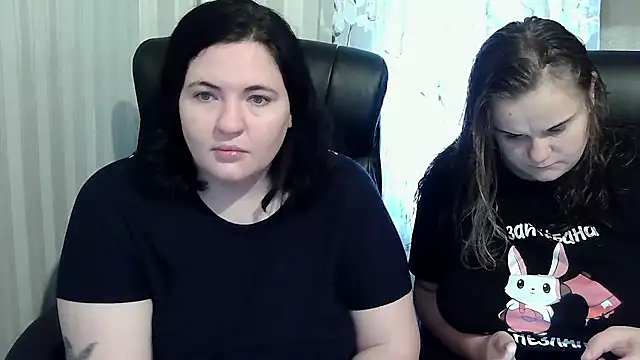 HollyXEva online show from 10/02/25, 12:34
