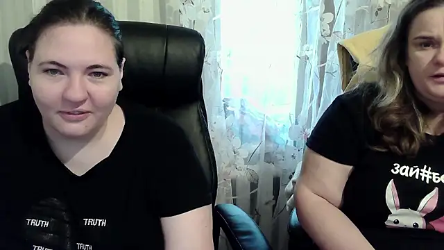 HollyXEva online show from 10/05/25, 02:15