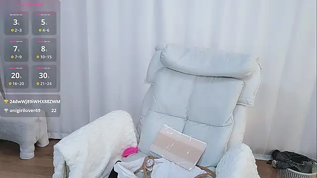 Snapshot of Ailsa-Baby chatting on 10/25/25, 05:26 Ailsa-Baby online show from 10/25/25, 05:26