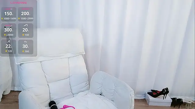 Snapshot of Ailsa-Baby chatting on 11/15/25, 01:36 Ailsa-Baby online show from 11/15/25, 01:36