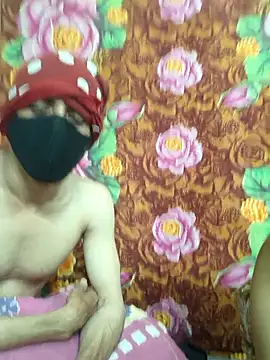 Snapshot of Seducing_couple chatting on 11/04/25, 01:21 Seducing couple online show from 11/04/25, 01:21