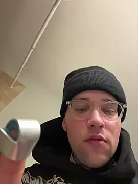 Snapshot of robin_bones chatting on 11/11/25, 03:28 robin bones online show from 11/11/25, 03:28