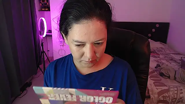 Snapshot of Abbyjoness21 chatting on 10/30/25, 10:16 Abbyjoness21 online show from 10/30/25, 10:16