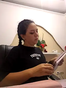 Snapshot of Abbyjoness21 chatting on 11/08/25, 10:30 Abbyjoness21 online show from 11/08/25, 10:30