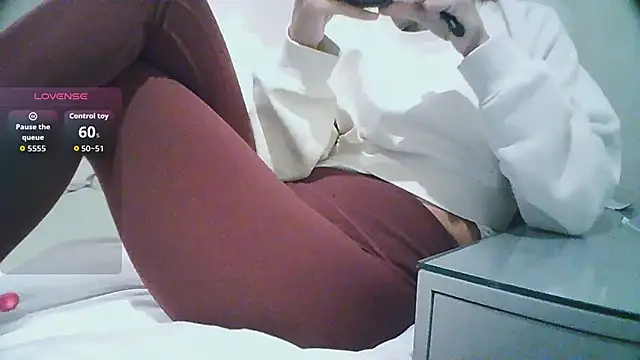 Snapshot of SensualYogi1 chatting on 10/14/25, 06:09 SensualYogi1 online show from 10/14/25, 06:09