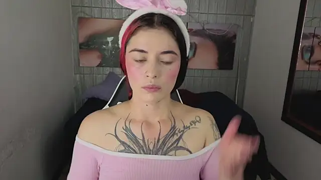 Snapshot of _lucia_21 chatting on 10/24/25, 07:10 lucia 21 online show from 10/24/25, 07:10