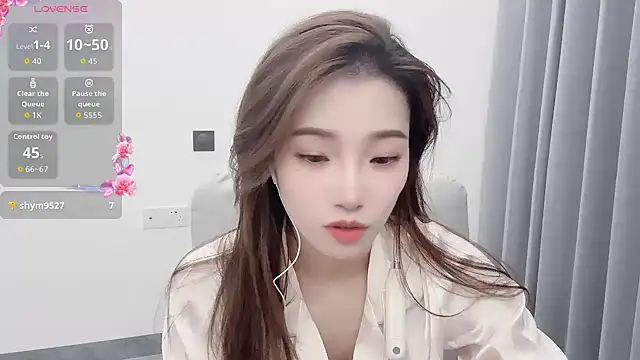 Snapshot of yuyu_77 chatting on 10/21/25, 02:40 yuyu 77 online show from 10/21/25, 02:40