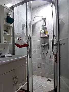 defgghj online show from 10/17/25, 02:30