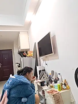 defgghj online show from 10/27/25, 11:36