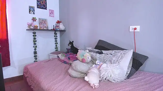 Snapshot of Emmantho chatting on 10/01/25, 05:08 Emmantho online show from 10/01/25, 05:08