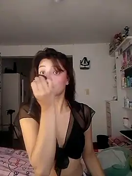 Snapshot of Emmantho chatting on 10/11/25, 04:38 Emmantho online show from 10/11/25, 04:38