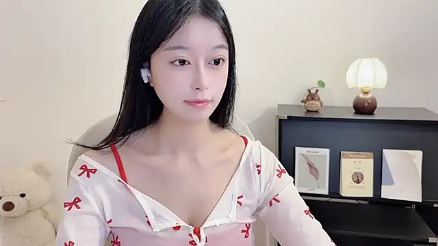 Onechestnut online show from 10/15/25, 01:28