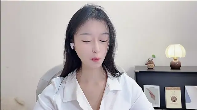 Onechestnut online show from 10/17/25, 06:16