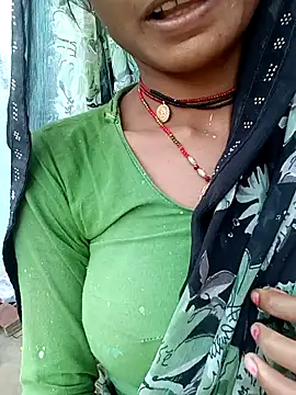 Snapshot of Shiya_janu chatting on 10/14/25, 10:49 Shiya janu online show from 10/14/25, 10:49