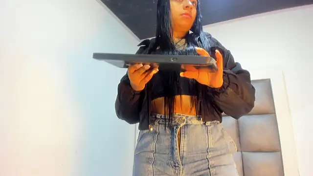 Mia lopez   online show from 10/10/25, 01:21