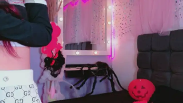 Snapshot of NataliaPrada_s chatting on 10/27/25, 04:55 NataliaPrada s online show from 10/27/25, 04:55