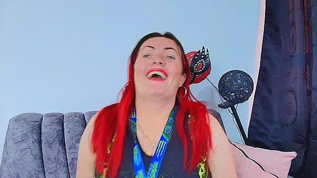 carolinhe  online show from 10/10/25, 09:03